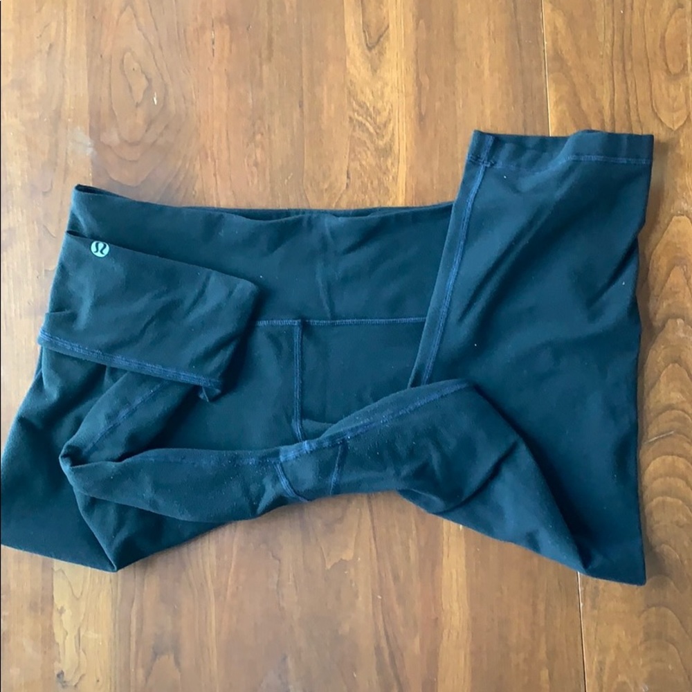Size 12 black Lululemon leggings - Picture 2 of 4